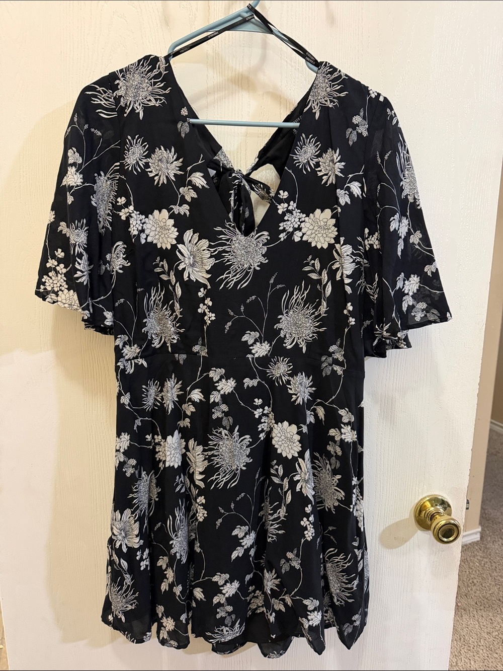 Forever 21 Black Floral Tie-Back Mini Dress